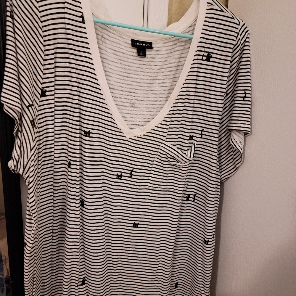 Torrie size 3 cat shirt